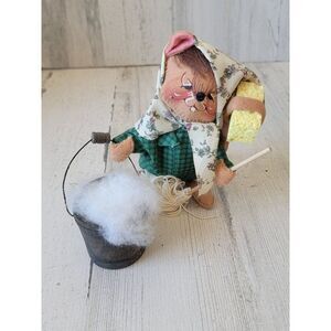 Annalee 1997 cleaning day housewife Mouse Mobility doll mop sponge